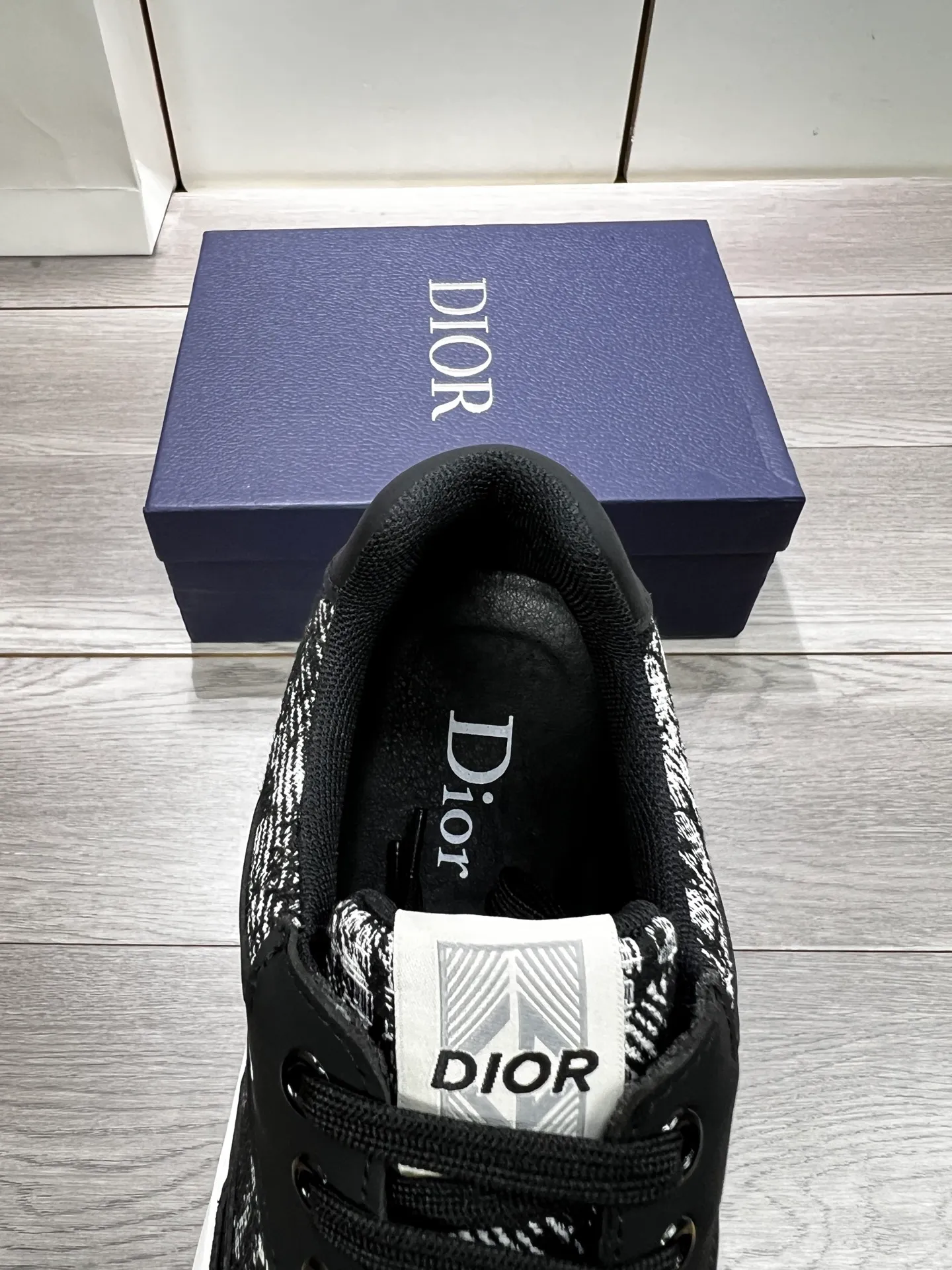 Factory price: 440💰Dior official website new style🎁🎁fashionable casual men's shoes👟, popular style💥simple and elegant version, exclusive for trendy men. Unique official website latest brand elements 👑original decoration, fashionable and generous, imported first-layer cowhide with original fabric✅breathable mesh lining, official website designated wear-resistant casual outsole, counter classic model taken in kind🎬Four colors available, code 38-44. Can be customized 45 non-returnable